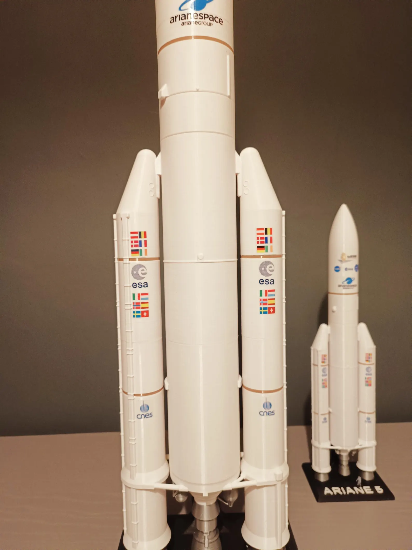Ariane 5 ECA Display Model with stand - VA-256 James Webb Space Telescope - Image 3