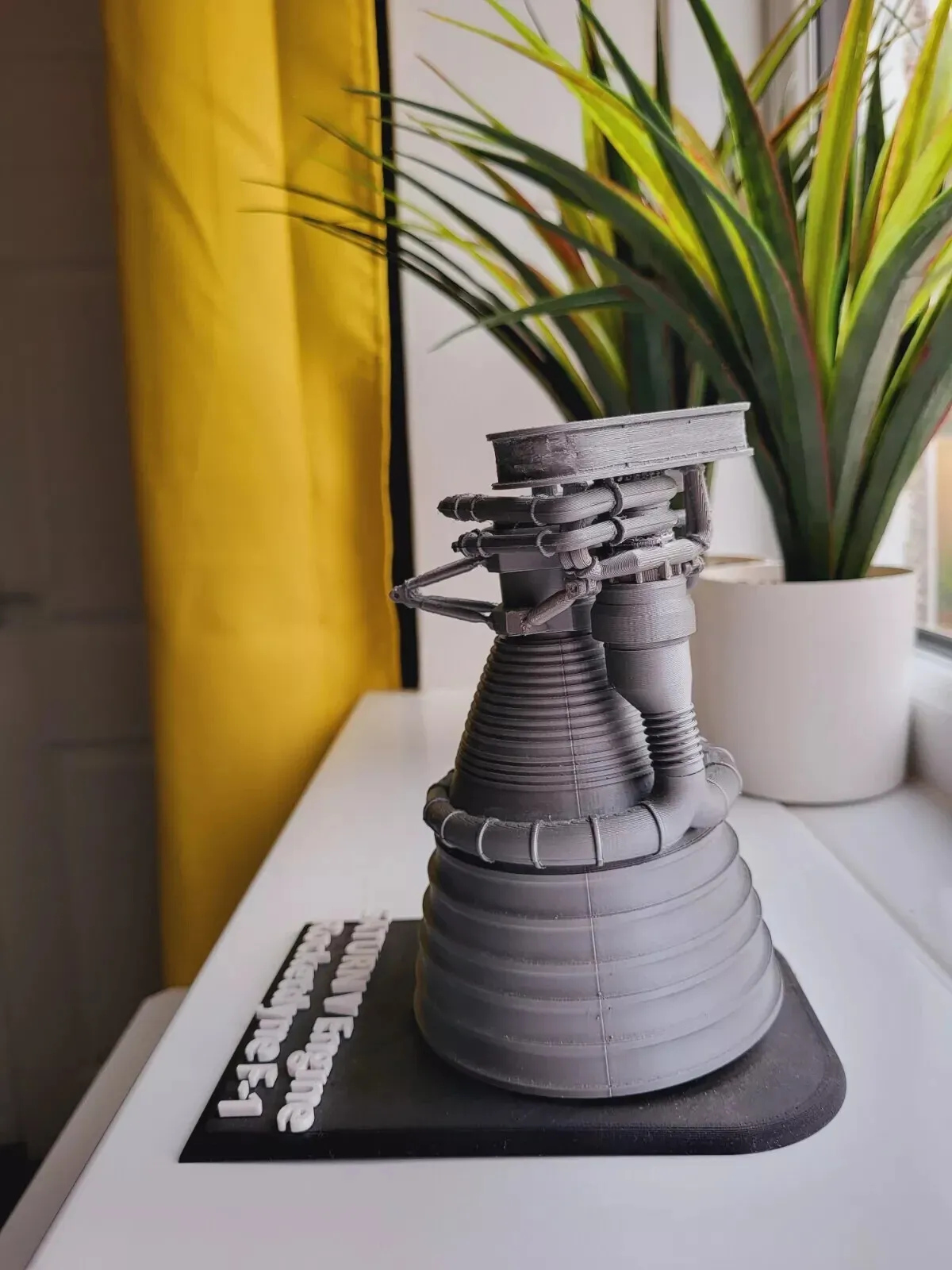 NASA Saturn V F - 1 Rocketdyne Engine model