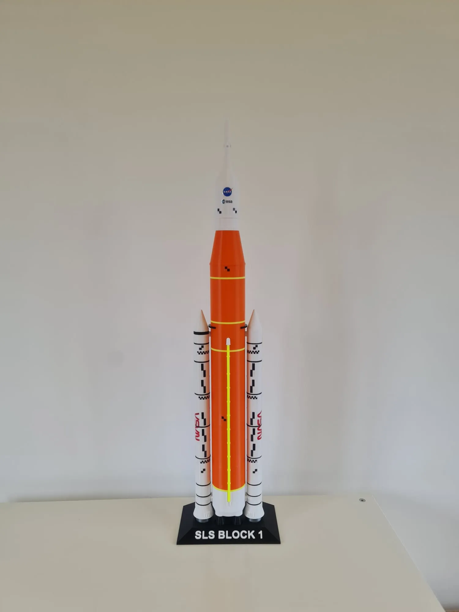 Nasa SLS Artemis 1 Rocket Model - Image 2