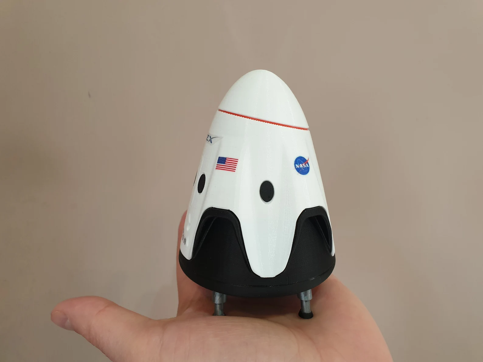 SpaceX Falcon 9 Model Rocket with Axiom-1 Crew Dragon Capsule - Image 3