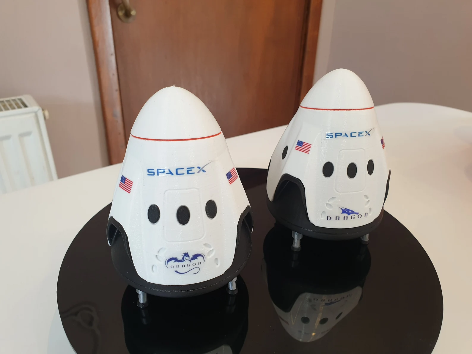 SpaceX Falcon 9 Model Rocket with Axiom-1 Crew Dragon Capsule - Image 4