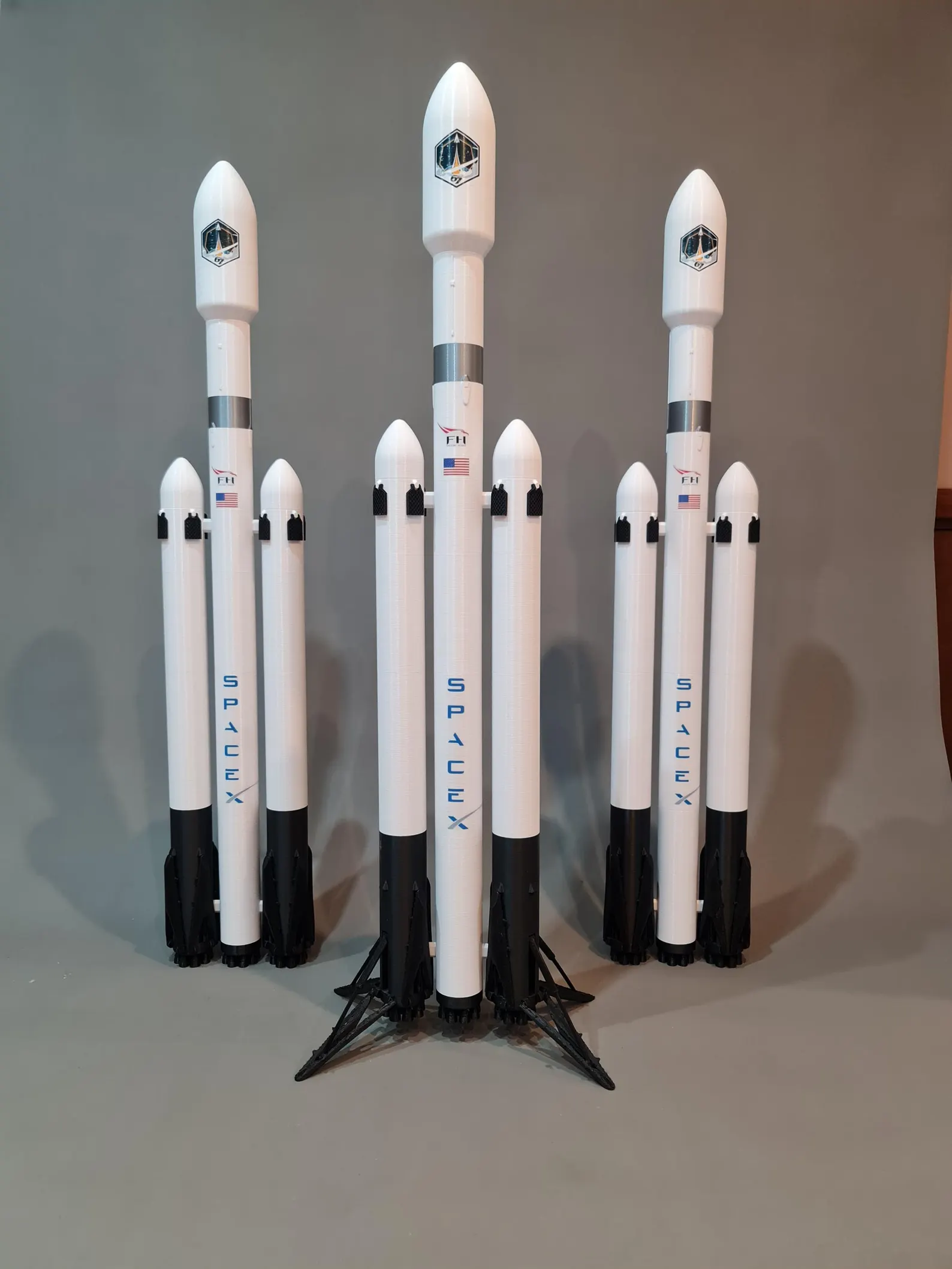 SpaceX Falcon Heavy 1:76 scale 32 inch tall