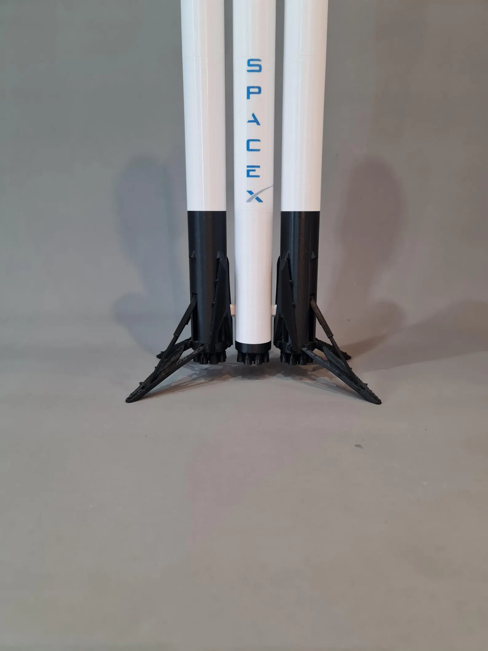 SpaceX Falcon Heavy 1:76 scale 32 inch tall - Image 2