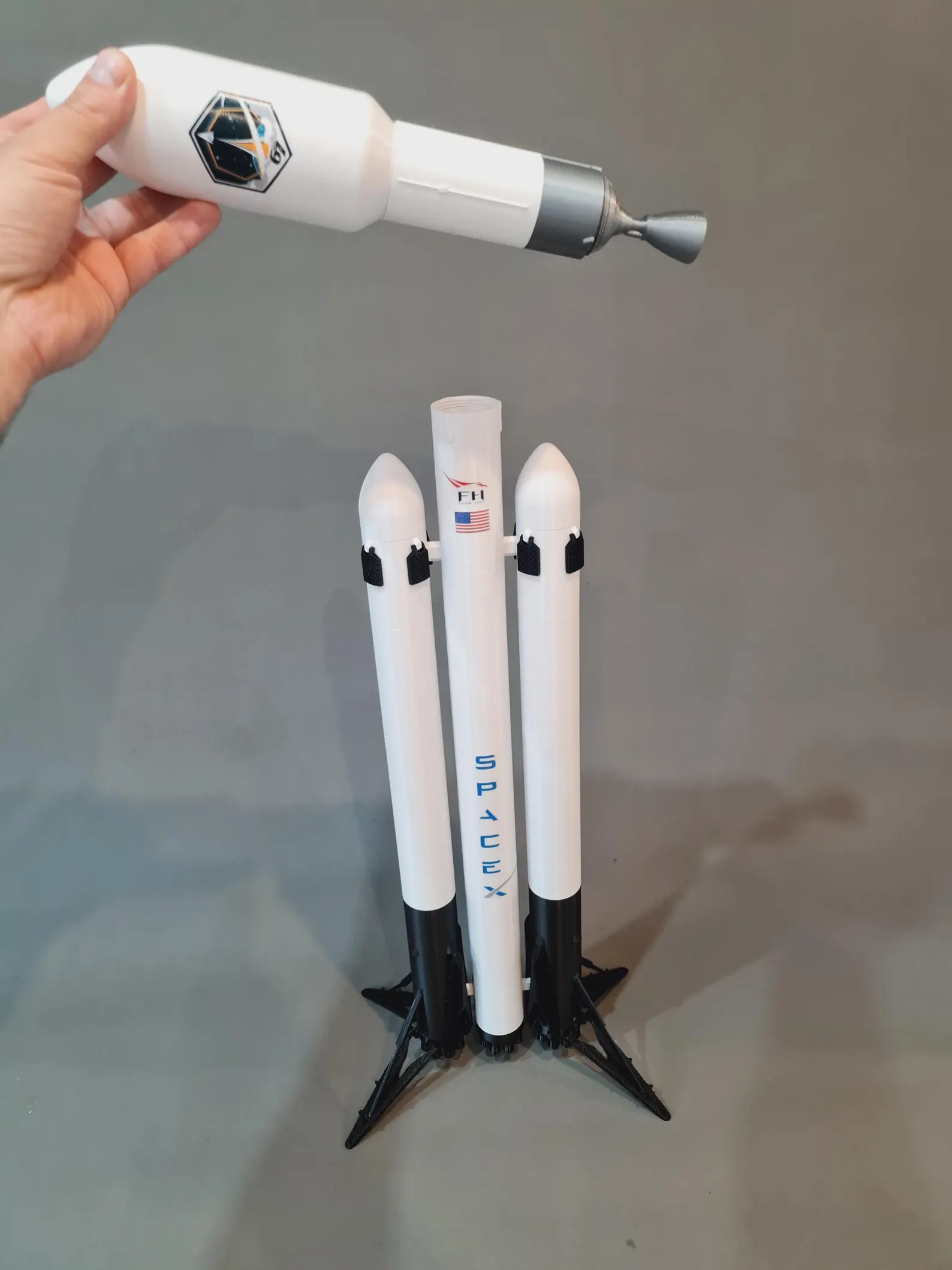 SpaceX Falcon Heavy 1:76 scale 32 inch tall - Image 5