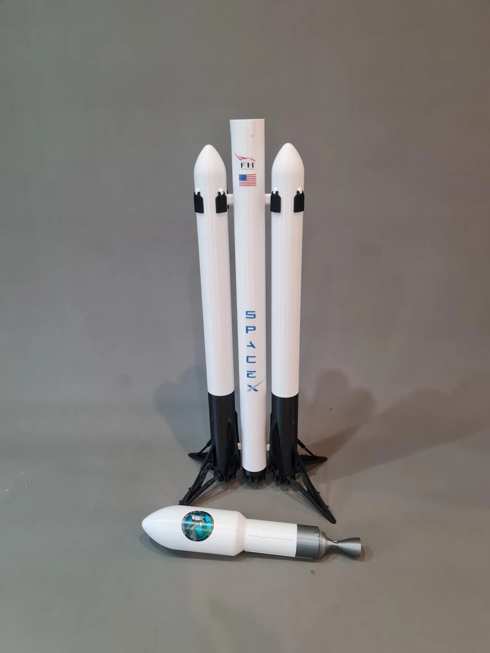 SpaceX Falcon Heavy 1:76 scale 32 inch tall - Image 7
