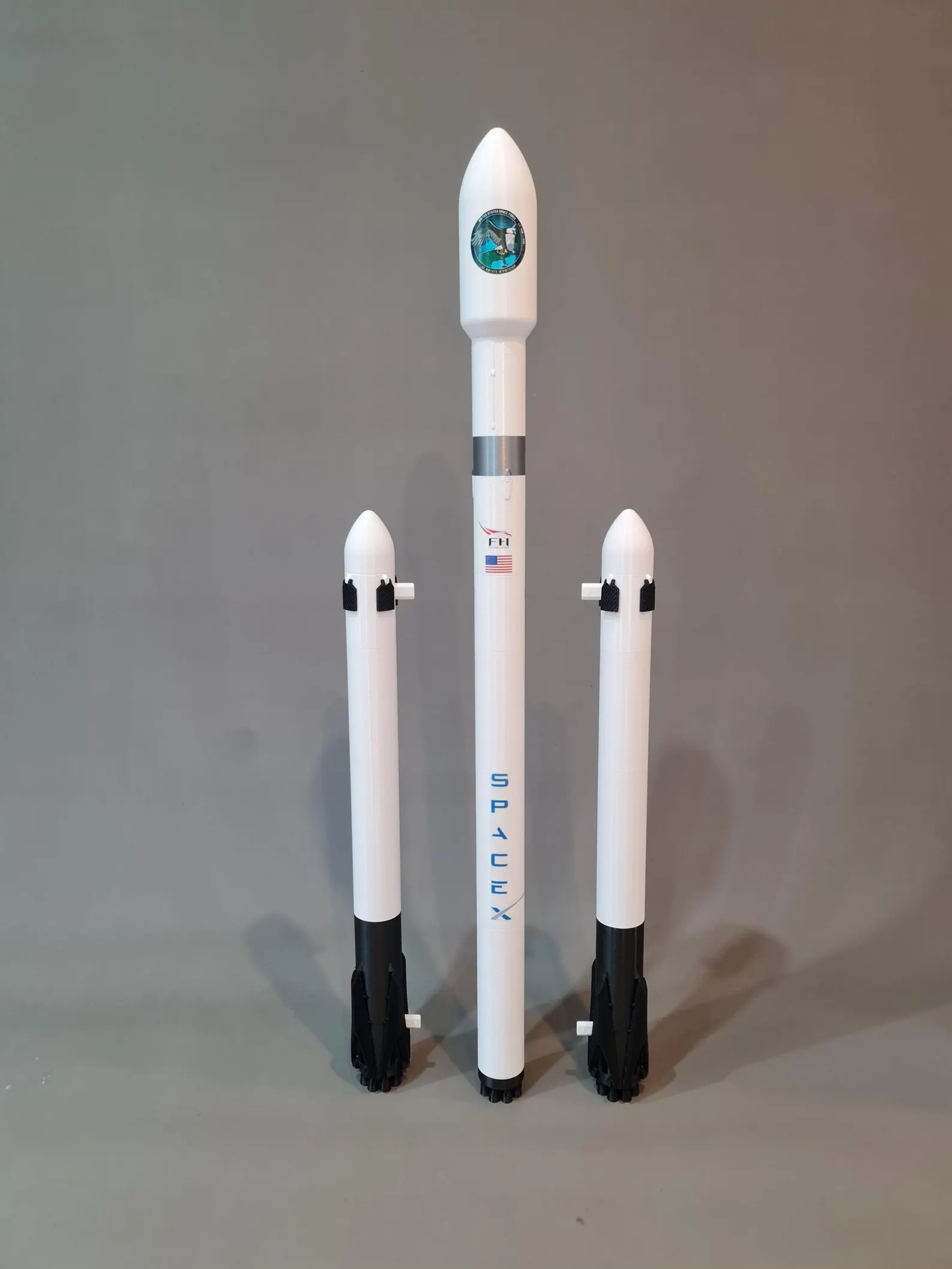 SpaceX Falcon Heavy 1:76 scale 32 inch tall - Image 8